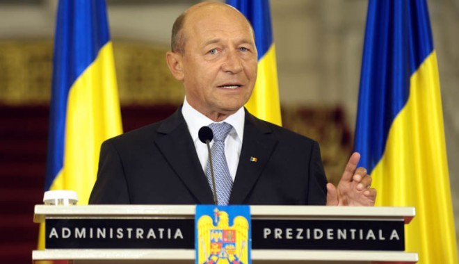 Băsescu a promulgat legile de amnistiere fiscală a bugetarilor - basescuapromulgat-1411493533.jpg