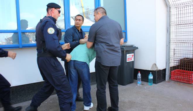 Ce pedeapsă a primit constănțeanul care l-a scuipat pe Traian Băsescu - basescuscuipatadrianzglobiu298-1428591752.jpg