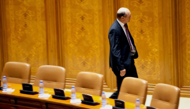 SONDAJ IMAS: BĂSESCU VA FI DEMIS LA REFERENDUM - basescutraian665474500-1341740855.jpg