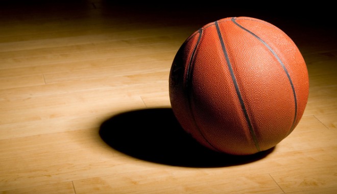 Baschet / BC Farul, a treia înfrângere cu BCM U Pitești în play-out - basketball-1366356480.jpg
