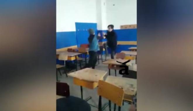 Video. Bătaie pe viață și pe moarte între doi elevi din Constanța - bataie-1422013500.jpg