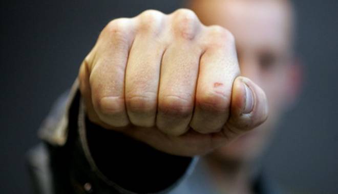 Constănțean bătut de amicii de pahar. Poliția a intrat pe fir - bataie-1422458220.jpg
