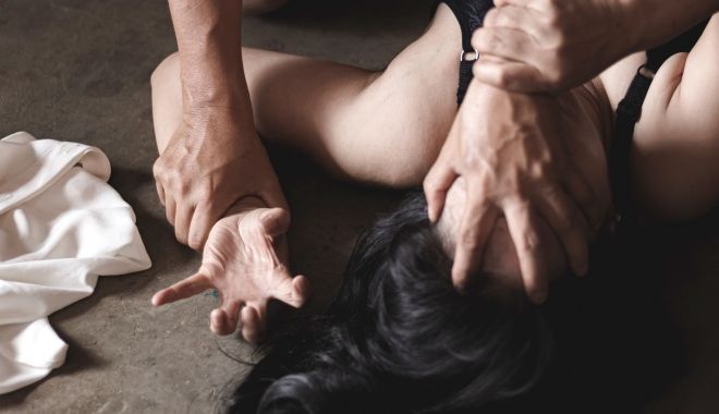 Bătută crunt de concubin! Au intervenit polițiștii să-l evacueze din casă! - bataie-1591263362.jpg