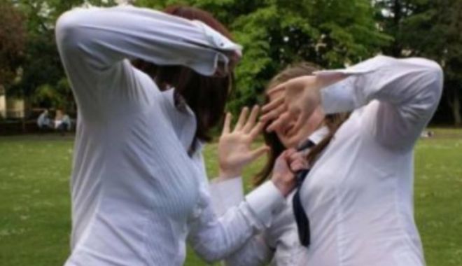 Bătaie ca în filme între două eleve pentru un băiat - bataie-1652883477.jpg