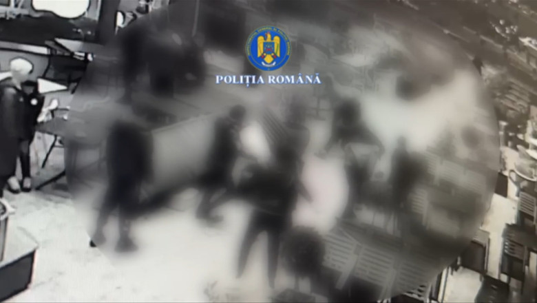 Scandal violent într-un centru comercial. 11 tineri s-au bătut cu pumnii, scaunele și cuțitul - bataie-1768568384.webp