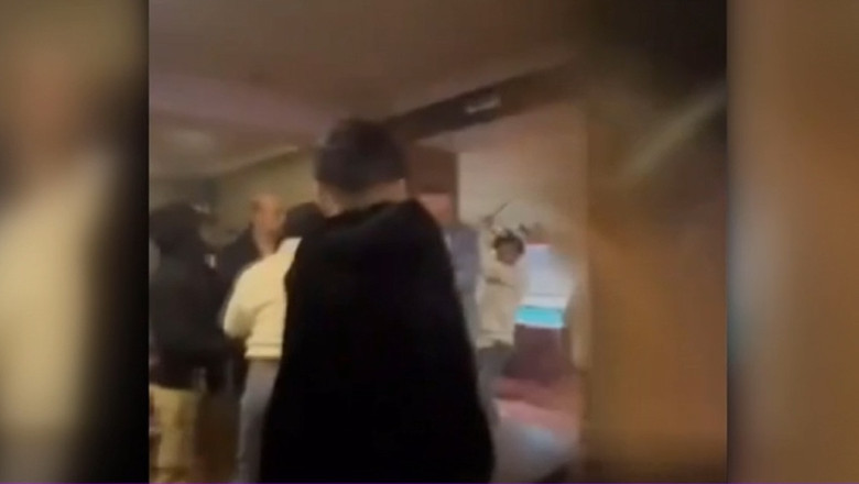 Bătaie într-un bar, după petrecerea de ziua primarului. Trei bărbați au ajuns la spital