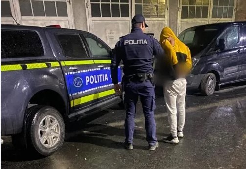 Bătaie în direct. Un influencer străin a fost reținut după ce a lovit un tânăr în timpul unui live - bataie-influencer-1771569659.webp