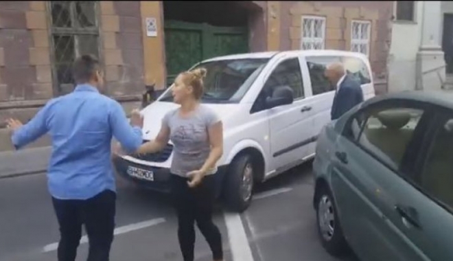 VIDEO. IMAGINI INCREDIBILE! Bătaie pentru un loc de parcare - bataie82751100-1505890882.jpg
