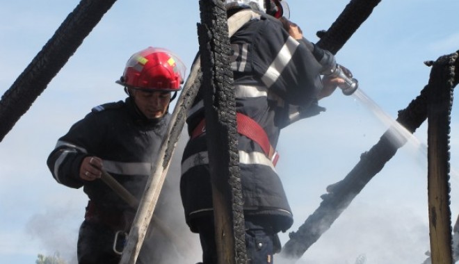 Un bărbat de 62 de ani a ars de viu la Topraisar - batran-1322392986.jpg