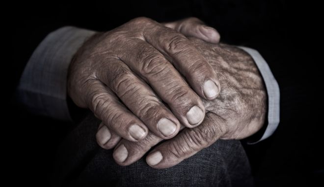 Caz șocant într-un cămin de bătrâni. Un bărbat de 102 ani ar fi agresat sexual o bătrână - batran-1540387172.jpg