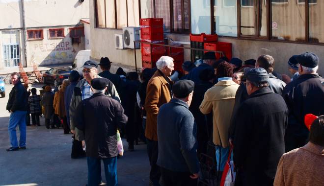 S-a stabilit când se distribuie pachetele cu alimente pentru nevoiașii din Constanța - batranicoadapachetetomisnordfoto-1428411843.jpg