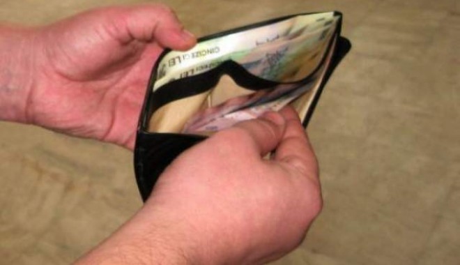 Portofelul unei bătrâne, pierdut la Vama Veche, recuperat de un cetățean și predat părții păgubite - batranjefuitdedoicersetoriinapro-1346068900.jpg