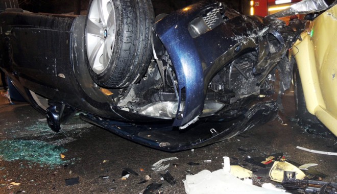 Prăpăd făcut de un notar public, în Constanța:  a distrus cinci mașini  și s-a răsturnat cu BMW-ul - bautalovitcincimasinirasturnatcu-1386353790.jpg