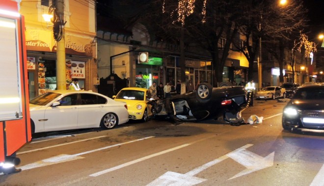 Prăpăd făcut de un notar public, în Constanța:  a distrus cinci mașini  și s-a răsturnat cu BMW-ul - bautalovitcincimasinirasturnatcu-1386353808.jpg