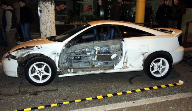 Prăpăd făcut de un notar public, în Constanța:  a distrus cinci mașini  și s-a răsturnat cu BMW-ul - bautalovitcincimasinirasturnatcu-1386353817.jpg