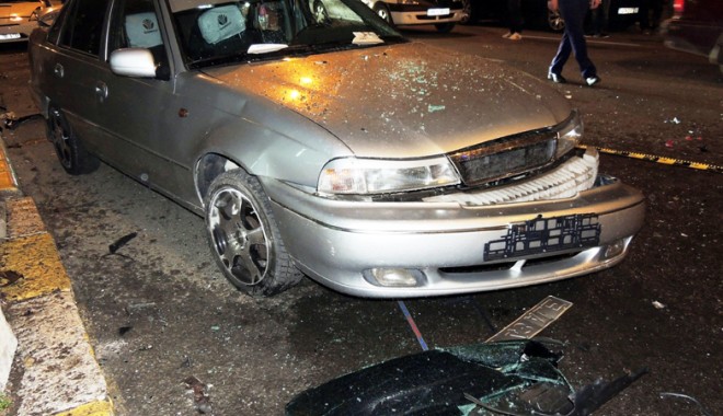 Prăpăd făcut de un notar public, în Constanța:  a distrus cinci mașini  și s-a răsturnat cu BMW-ul - bautalovitcincimasinirasturnatcu-1386353825.jpg