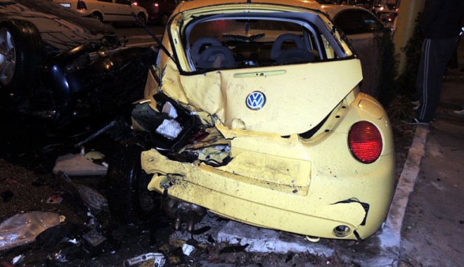 Prăpăd făcut de un notar public, în Constanța:  a distrus cinci mașini  și s-a răsturnat cu BMW-ul - bautalovitcincimasinirasturnatcu-1386353833.jpg