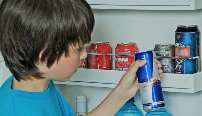 Simonis: Ţigările electronice şi băuturile energizante nu vor mai fi comercializate minorilor