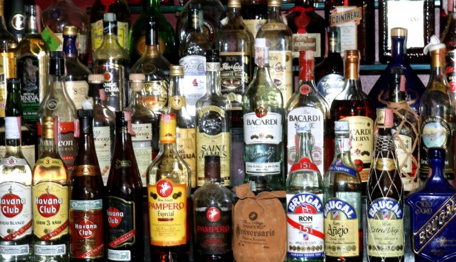 La 13 ani, au spart un magazin și au furat băutură alcoolică - bauturialcoolice-1336678180.jpg