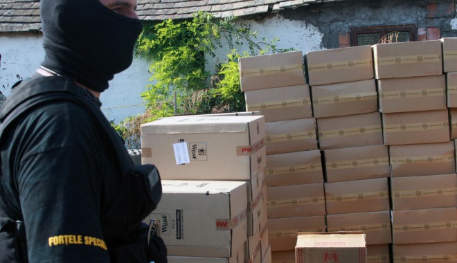 Poliția Română adăpostește tone de droguri - baxuritigaridecontrabandasimasca-1350318885.jpg