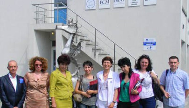 Medicii din Uzbekistan învață de la români despre SIDA - bayloruzbekistan-1308241454.jpg