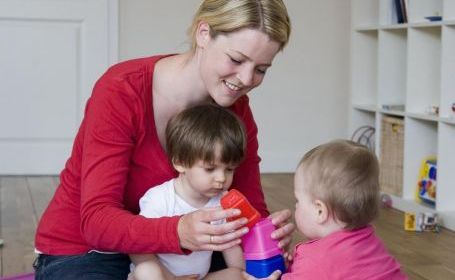 Cursuri gratuite de baby-sitter pentru asistentele medicale - bb-1317242272.jpg