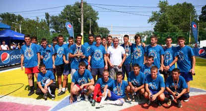 La Academia Hagi se vor pregăti doi jucători din 
