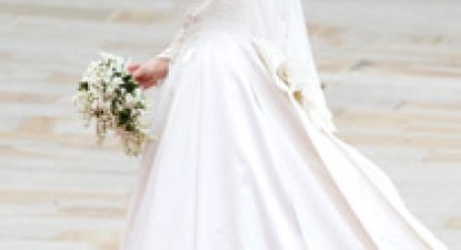 Rochia de mireasă purtată de Kate Middleton vândută cu 200 de dolari - bb33ea51c05b787ce1b026f59bd2f3e9.jpg
