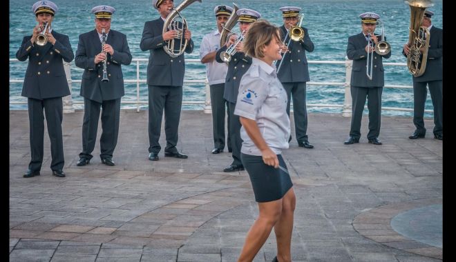 Publicul de la malul mării, invitat special al Fanfarei Muzica Apelor și la început de toamnă!