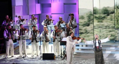 Festivalul Național al Cântecului și Dansului Popular Românesc Mamaia 2009 - bc385735bef9ffc1374561fa59c09f1c.jpg