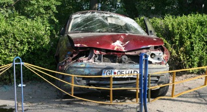 Un gălățean s-a răsturnat cu mașina, la intrarea în Mamaia (galerie foto) - bc89595175c77745602db2ec99fc3c66.jpg