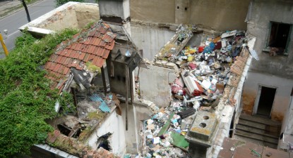 Vila Elena, raiul șobolanilor, va fi demolată (galerie foto) - bcce54ef45426486a7fbab611ae633bd.jpg