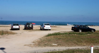 Amenzi drastice pentru cei care-și parchează mașinile pe plajă - bce59b83a986e549f44ed60eb6c9960d.jpg
