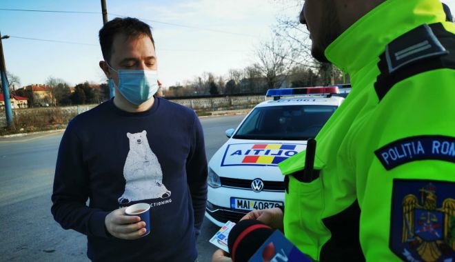 GALERIE FOTO / Acțiune desfășurată de polițiști, în Constanța. Recomandări preventive, cafea și ceai oferite șoferilor - bce5c73da10d4f37b1c0e92243752e35-1640251547.jpg