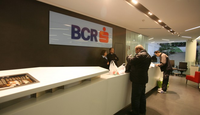 Băncile au început să reducă dobânzile la creditele și depozitele în lei - bcr-1377781467.jpg