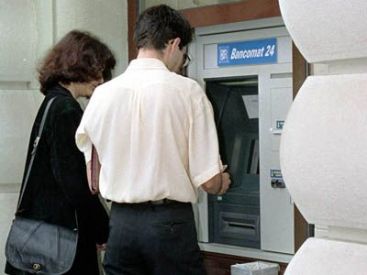 BCR oprește temporar sistemul informatic care gestionează operațiunile cu carduri - bcroprestetemporaroperatiunilecu-1349431660.jpg