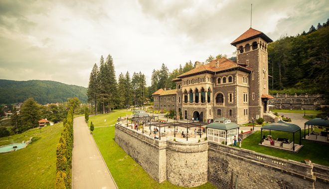 Un angajat al Castelului Cantacuzino din Bușteni a murit după ce a căzut într-o fântână - bdc6786a4b670608d049d1b7fada7125-1531396923.jpg