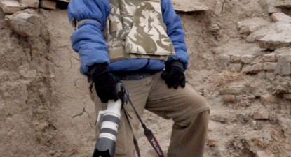 Fotoreporterul Florin Ghioca îi inițiază pe vamaioți în tainele fotografiei de război - bdfb83e92755d01291219ff95698f4d1.jpg