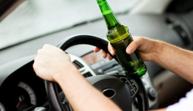 Pericol public pe șosele: șofer beat și fără permis, depistat de polițiști - beat-1591271241.jpg