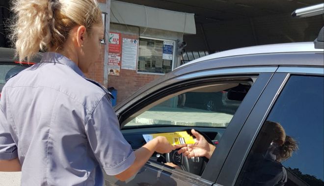 Beat și cu permisul suspendat, a fugit de polițiști și a rupt bariera de la ieșirea din port - beat-1594731482.jpg