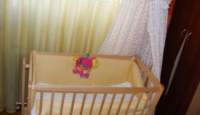 Bebeluș de două luni, bătut crunt de părinți - beb-1363012755.jpg