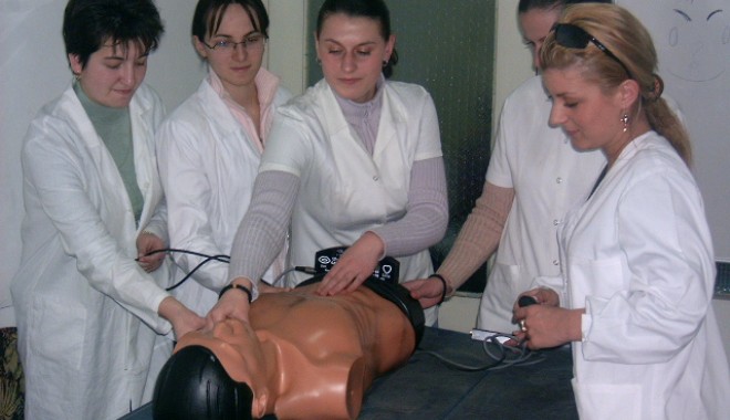 Senatul a adoptat o propunere legislativă privind asigurarea materialului didactic pentru mediciniști - bebe-1340032624.jpg