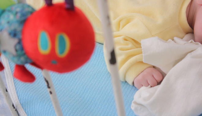 1.500 de bebeluși, abandonați în spitalele din România - bebe-1362814710.jpg