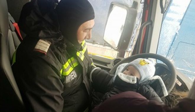 VIDEO. MISIUNE DIFICILĂ A POMPIERILOR CONSTĂNȚENI! COPII CU PROBLEME DE SĂNĂTATE, TRANSPORTAȚI LA SPITAL! - bebe-1519820111.jpg