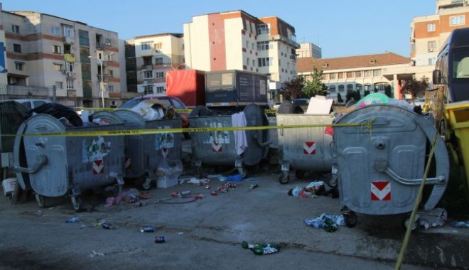 Bebelușul găsit într-un tomberon, ADOPTAT de un polițist! - bebeadevarul-1369376600.jpg