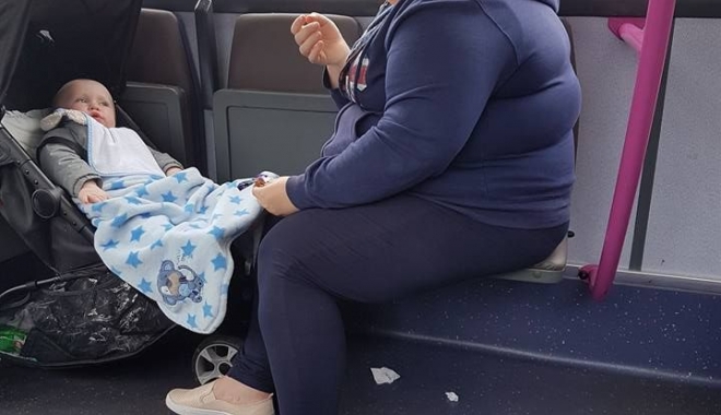 Unde s-a ajuns. Mame inconștiente! Le bagă pe gât copiilor ciocolată, încă de la naștere - bebelusciocolata2-1506515823.jpg