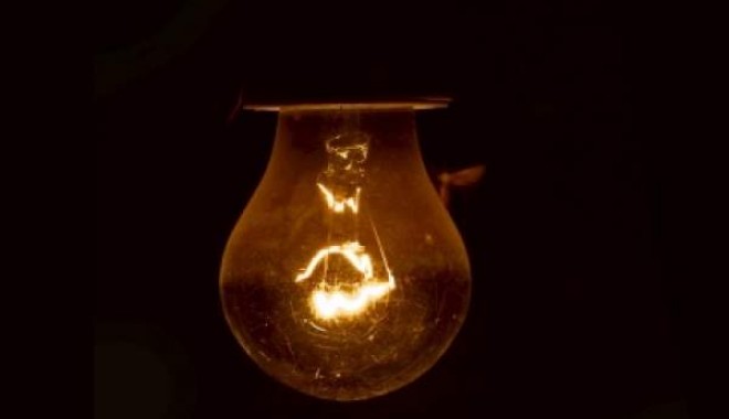 Zece localități constănțene nu au lumină, astăzi, din cauza furtunii - bec-1318928113.jpg