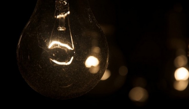 Două cartiere ale Constanței, fără curent electric - bec-1344459210.jpg