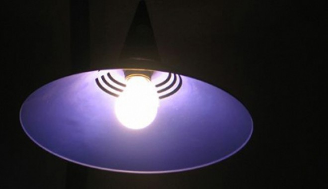 Mai multe zone din Constanța, fără curent electric - bec-1362112310.jpg