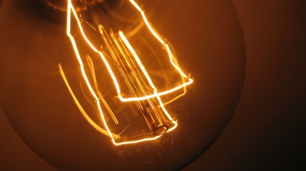 ENEL. Vezi aici unde se oprește curentul electric, mâine - bec-1449677541.jpg